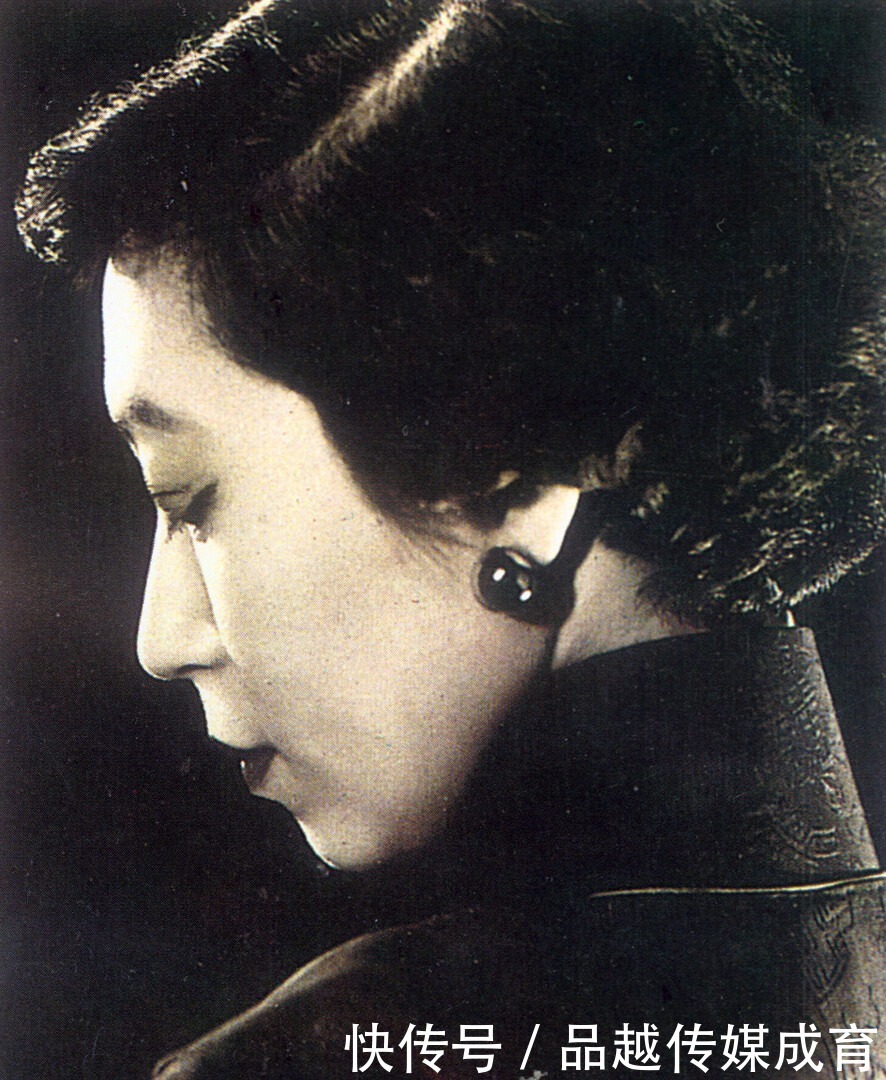 悲凉|赖雅离世后,张爱玲悲凉晚年:独居30年无子,死后骨灰洒太平洋