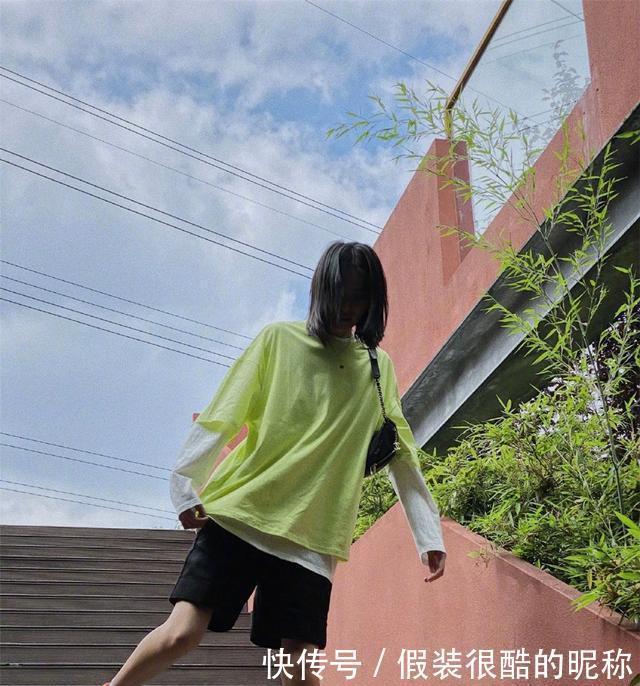 长t|这种“防晒穿法”,叫“长T和短T”,清爽前卫又个性