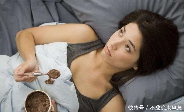 晚上睡觉时,身体一旦有这5种变化,说明你的血糖已“超标”!