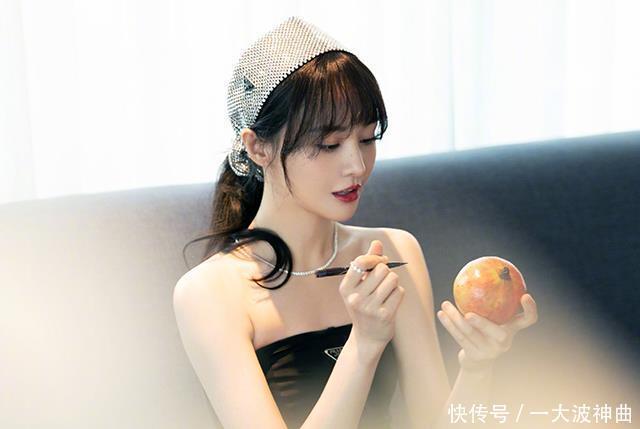 小姐姐|为了郑爽看《追光吧哥哥》，结果等了好久，才终于等到郑爽的出现