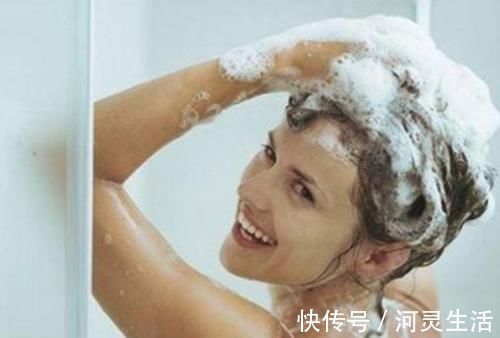 头皮屑|洗澡时若有1种现象,说明体内湿气已超标!这件事别再做了!