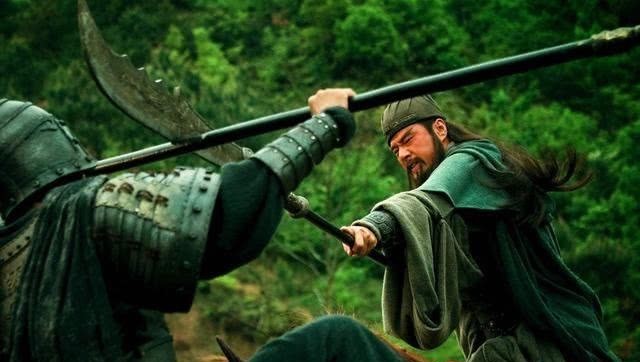 太弱|土山前关羽一人击退徐晃、许褚联手,是关羽武艺高强还是对手太弱