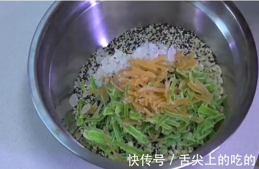面团|老式五仁月饼的家常制作方法，馅料十足，做法简单，美味可口