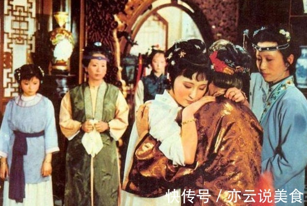 贾母!红楼梦中,贾母为何喜欢将自己吃一半的东西给别人吃原因很简单