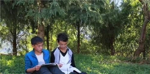 dn弟弟14岁身高179,哥哥18岁却只有170,爸爸难道是抱错了孩子