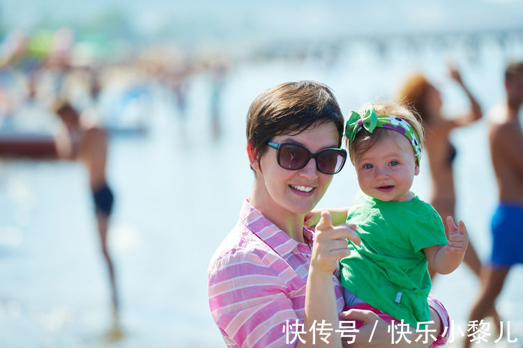 小宝宝|宝宝有12个“磨人”的特征,说明智商更高!妈妈别怕累反应高兴