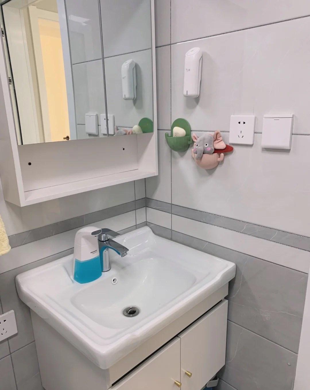 浅灰色|等我有钱了,也要买一套小户型,就照着他家这样装,又温馨又耐看