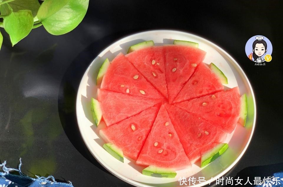  牢记|买西瓜就挑“母”的！老瓜农牢记这3点，保准西瓜个个香甜多汁