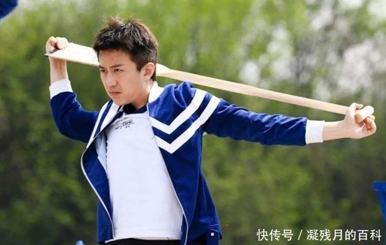 他虽然是综艺节目中的搞笑担当,实则顾家爱妻