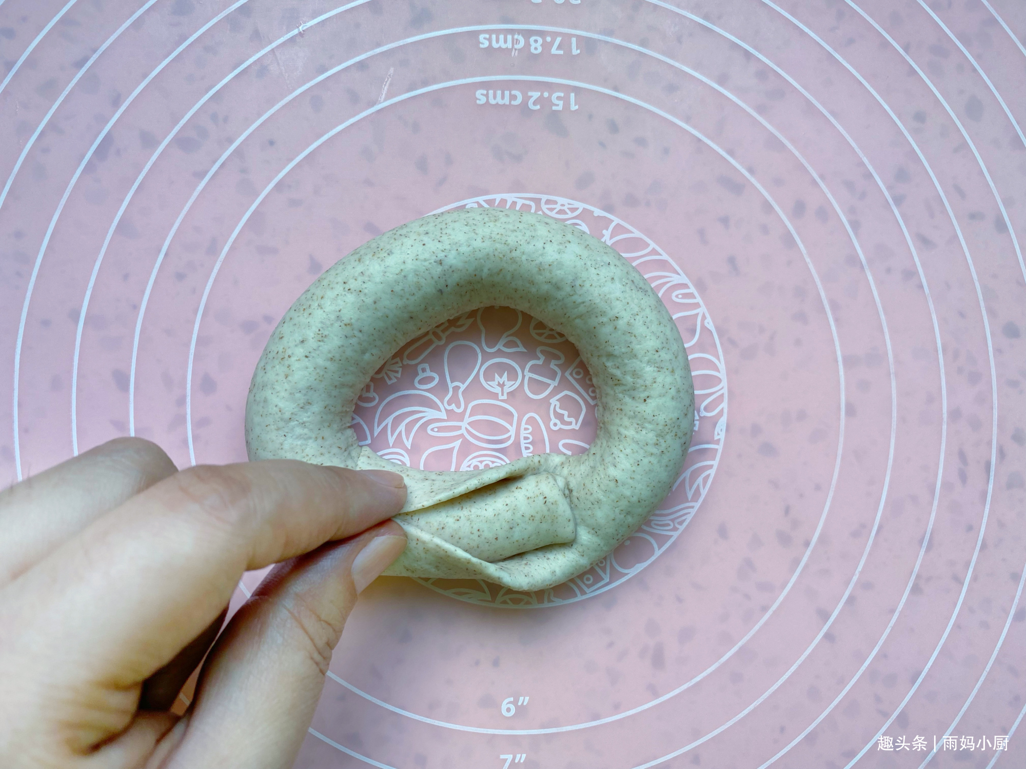 做法超简单的全麦贝果，无需二发容易上手，低脂健康的主食面包