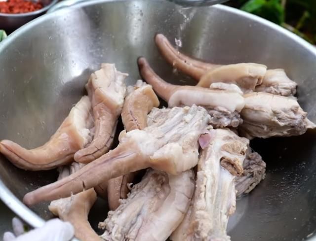 差不多|小吃街的“万人迷”，50一根，一天能卖200根，网友：价格真良心