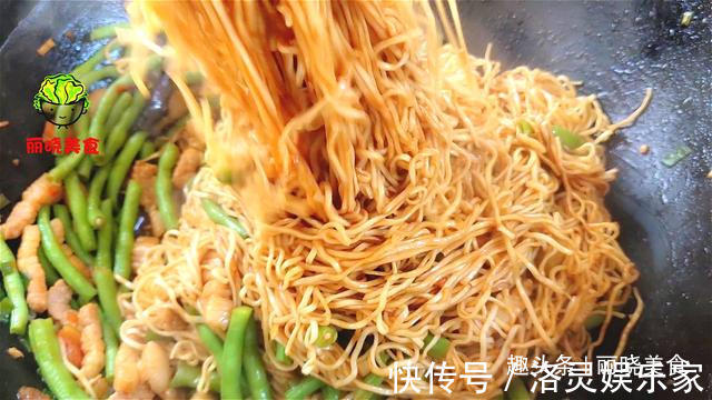 面条别再水煮了,换种新吃法,比凉拌的好吃百倍,我家一周吃5次