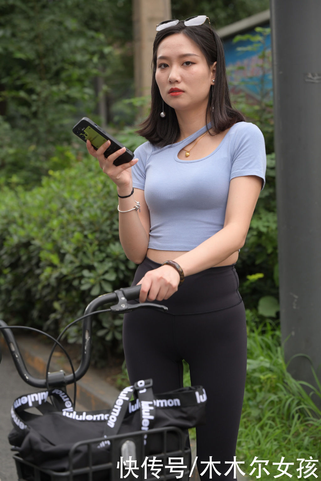 版型|夏季修身的打底裤，同样穿出显瘦的效果，搭配短袖衫清爽又休闲