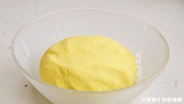 拍拍|玉米面饼,烫一烫柔软不硬,也不用擀,拍拍即成,多吃粗粮身体好
