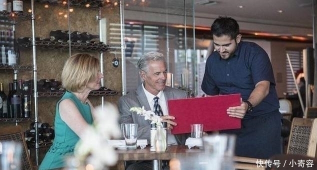 服务员|为啥客人点完餐后，店员要急着把菜单收走看完以后要长点心了