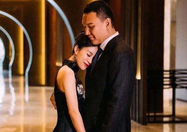 因《中国好声音》走红,和爱奇艺副总裁结为夫妻,后来成人生赢家