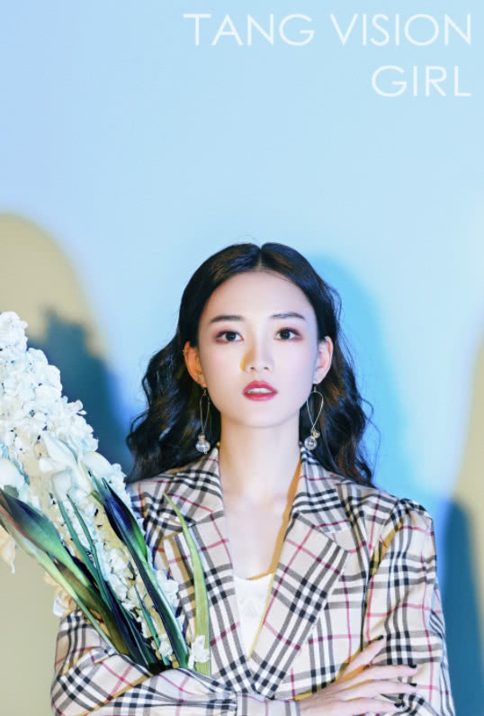 萧晴|还嫌红苹果乐园的萧晴丑求你看看16年后的她,新造型美翻天