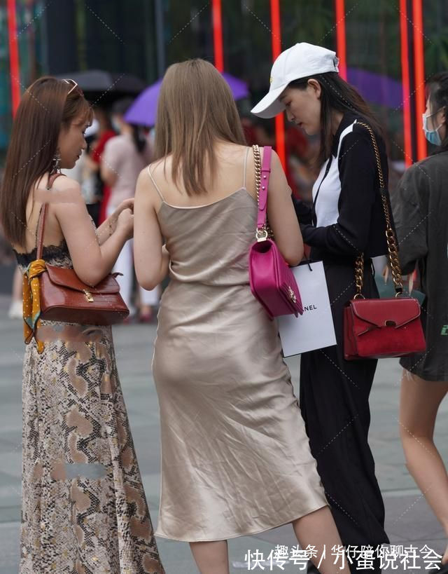 显瘦 百搭的连衣裙,时尚又显瘦的利器,形成一道美丽的风景线