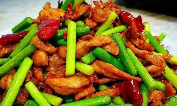 蒜苔炒肉丝|多给家人吃的消炎菜，口味鲜美，增强体质，荤素搭配营养好