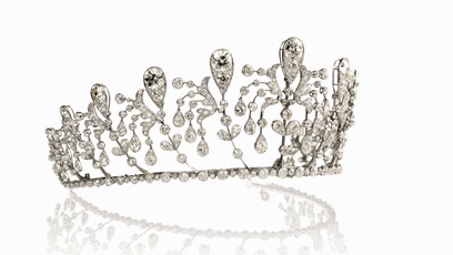 “冠冕”与“皇冠”有什么不同28顶古董冠冕，讲述欧洲贵族头顶上的百年奢华