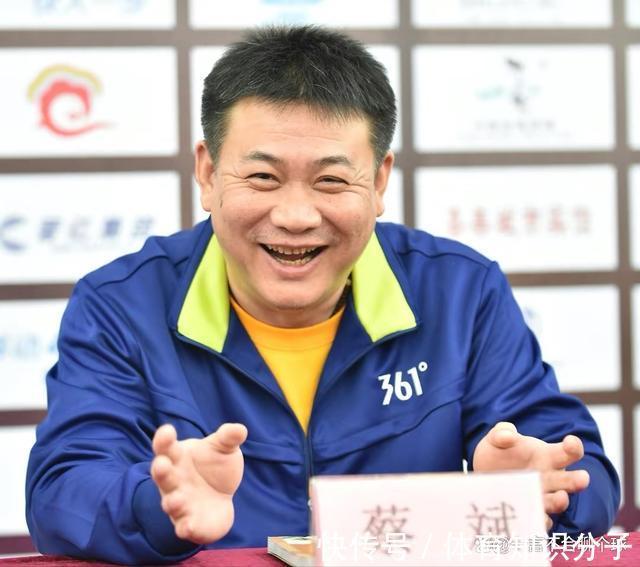 目标|蔡斌解释接手中国女排的原因！透露新计划，2022年国家队目标公布