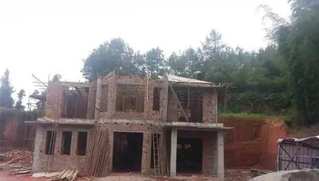 小王|70后老夫妻合伙开山，40万为孩子建独一无二的2层婚房，牛！
