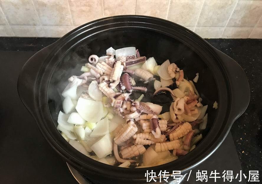 砂锅鱿鱼|口味丰富的砂锅鱿鱼，制作简单，香气四溢