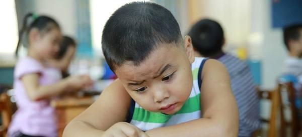 儿子|儿子称在学校喝了“毒药”,宝妈赶紧询问老师,结果让人哭笑不得