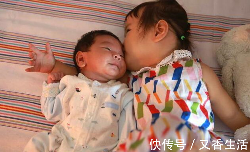 地位|“地位最低”的弟弟,服侍姐姐相当顺手,网友:弟弟你经历了什么