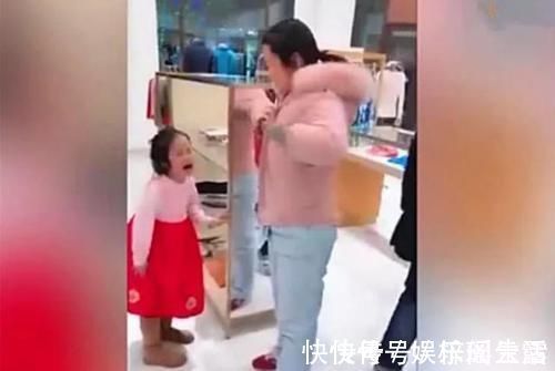 饮料|忘记给女儿买果汁,妈妈被5岁女儿连踢三脚,爸爸的回击让人解气