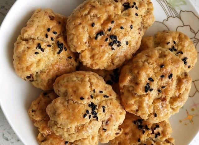 核桃仁|家庭版桃酥做法,不用烤箱就能做,咬上一口酥到掉渣,太好吃了