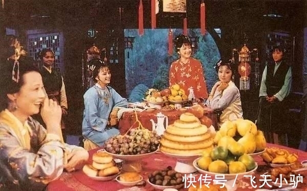 贾府!红楼梦:贾府中秋夜宴,祠堂传出一声沉重的叹息,是谁在叹气?