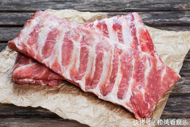 市场上冷冻排骨从哪里来?有没有营养?卖那么便宜,你会买吗?