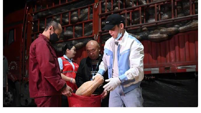 跑男團|跑男團學開挖掘機，又助農賣菜，《奔跑吧》越來越接地氣了！