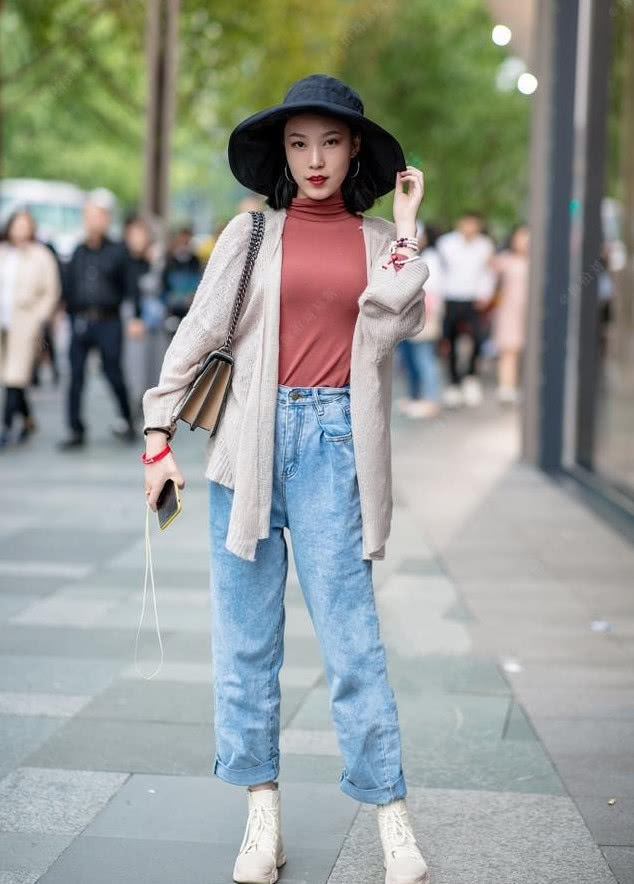 身材|小姐姐身穿针织连衣裙,苗条的身材,展现出优雅的魅力