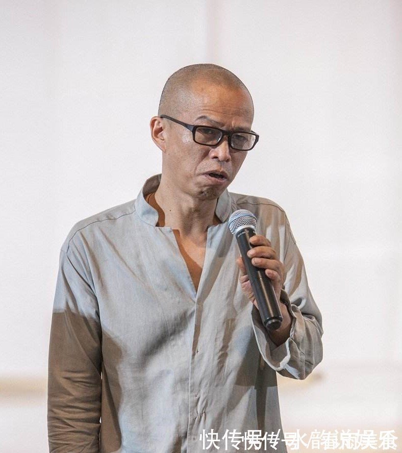 宣州谢朓楼饯别校书叔云@小伙取下自己的肋骨做成项圈,把自己封进水泥里,他的人生太疯狂