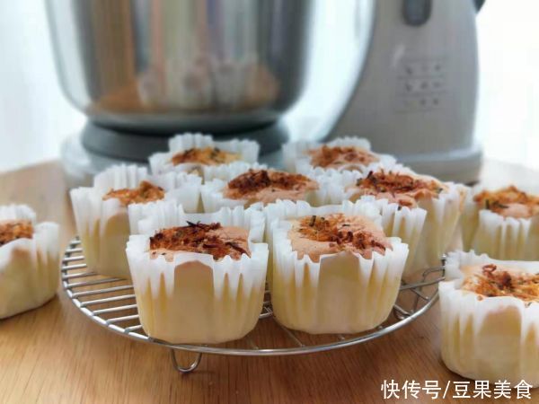 低筋面粉|肉松蛋糕很受欢迎的一款小蛋糕