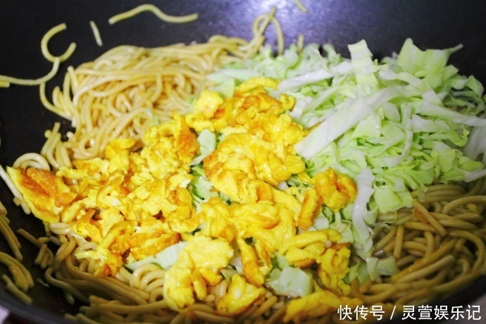 分钟|早上少睡10分钟做一盘炒面给孩子当早餐,简单、省事、营养、美味