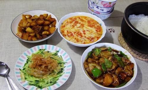 食材|晒晒我家三伏天晚餐,北方口味三菜一汤吃得香,网友经济味美