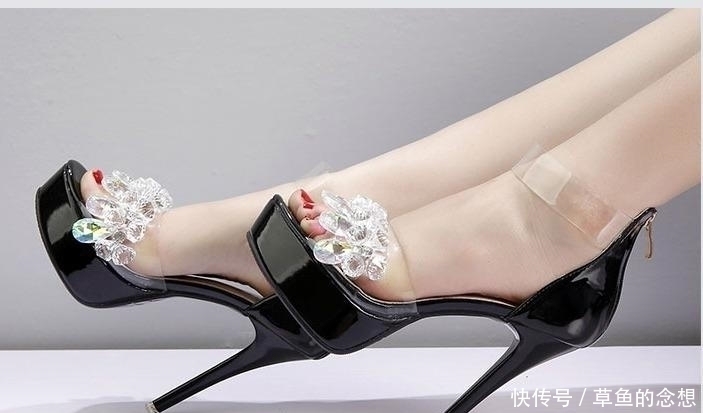高跟鞋|显高显瘦,带有防水台的高跟凉鞋为你打造万种风情