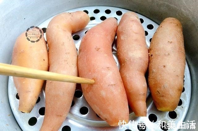 水汽味|蒸红薯时，直接上锅蒸就废了！教你4招，保证个个香甜，无水汽味