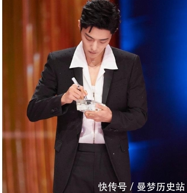 光盛典|肖战杀疯了:拾光盛典,连上6个热搜,真顶流