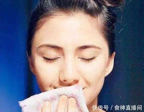 女人“涂口红”和“不涂”,化妆师:瞧下图,你就知道差距有多大