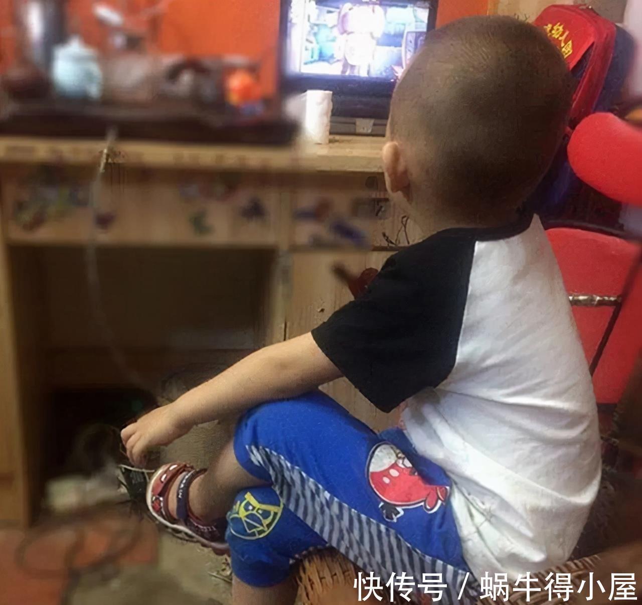 脊柱侧弯|孩子有“恋物癖”,每天摸着毛毯才能睡着?四大坏习惯要及时改正