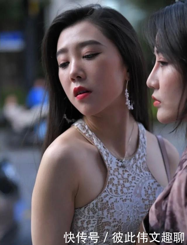  质感|时尚的蕾丝连衣裙，优雅浪漫的精美绣花与蕾丝一脉相承，质感十足