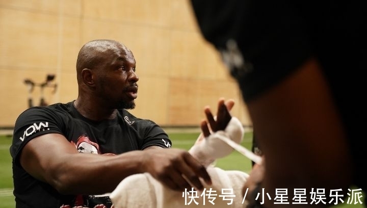 为证明自己的清白,怀特专门参加访谈节目介绍自己的伤势