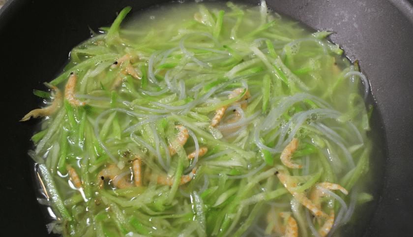 萝卜和它一起煮,隔三差五吃,暖胃驱寒,咳嗽不咳,早食早受益