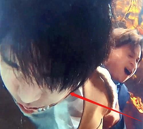 王牌华晨宇被按到水里时,谁注意到他的表情忍不住心疼