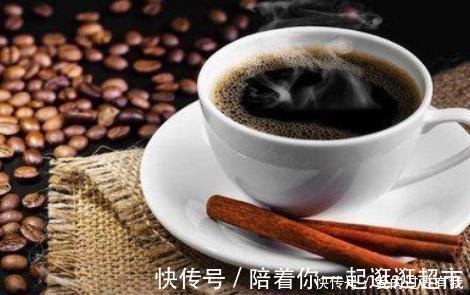 咖啡|男性年龄越大,前列腺增生越重,男性50岁后,4种食物尽量少碰