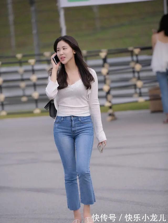 整体素 一袭色彩饱满的打底裤,浪漫复古又有点华丽,舒适又快乐